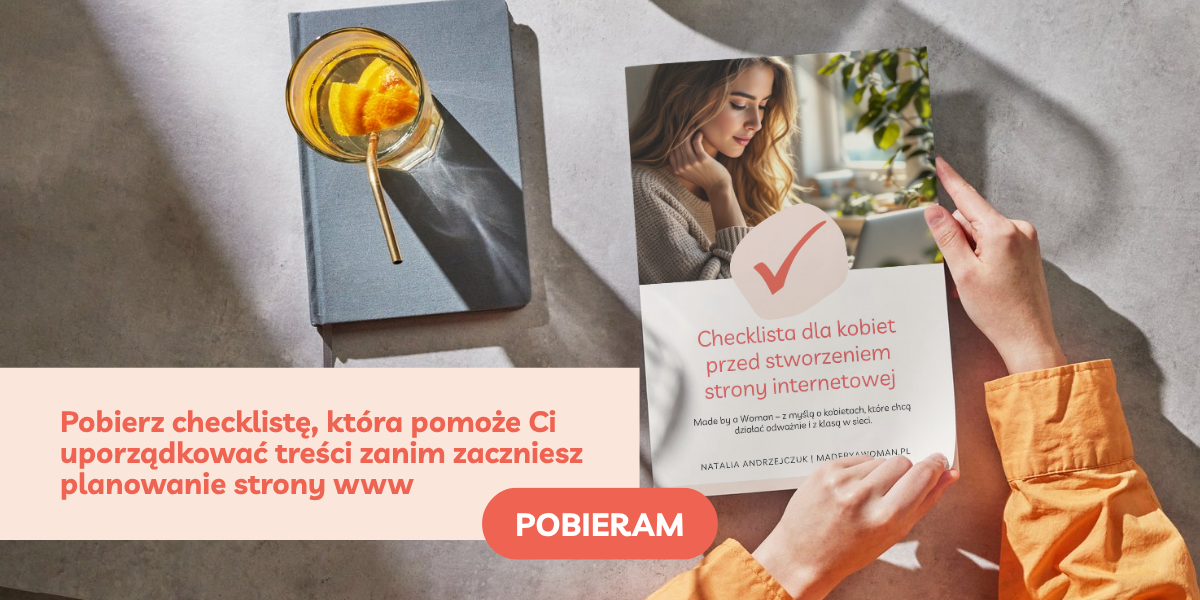 Grafika przedstawiająca checklistę dla kobiet przed stworzeniem strony internetowej trzymaną w dłoniach. Link prowadzi do pobrania bezpłatnej checklisty pomagającej przygotować treści do strony www